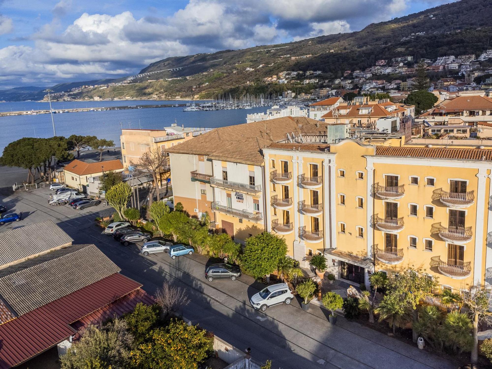 Hotel Cala Del Porto Vibo Valentia Marina Extérieur photo